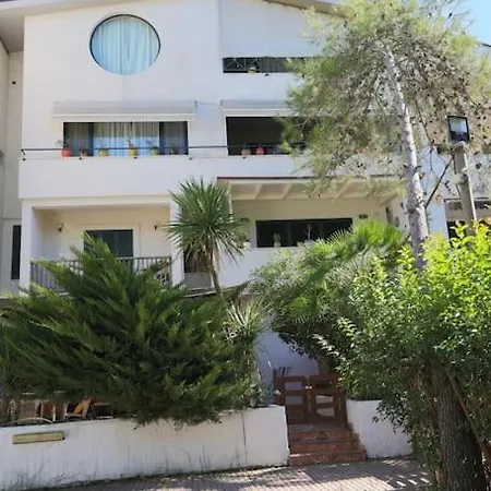 Blue Laguna Pines Retreat Holiday home Golem (Tirana)