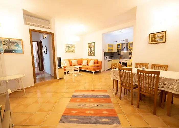 Blue Laguna Pines Retreat Golem (Tirana)