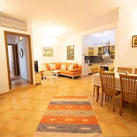 Blue Laguna Pines Retreat Golem (Tirana)