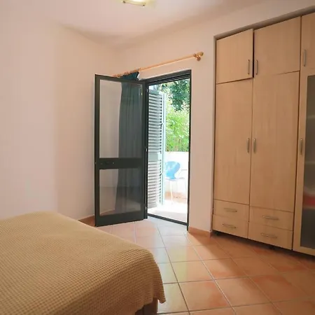 Blue Laguna Pines Retreat *