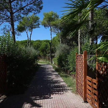 Ferienhaus Blue Laguna Pines Retreat Golem (Tirana)