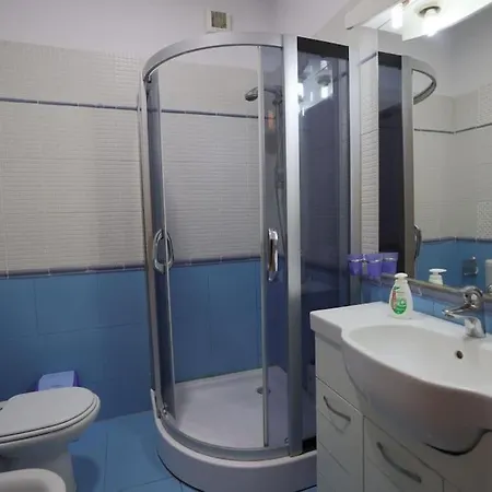 Blue Laguna Pines Retreat Ferienhaus Golem (Tirana)