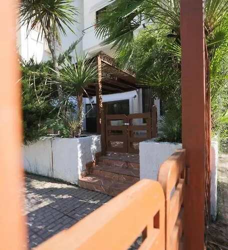 Blue Laguna Pines Retreat 度假居 *