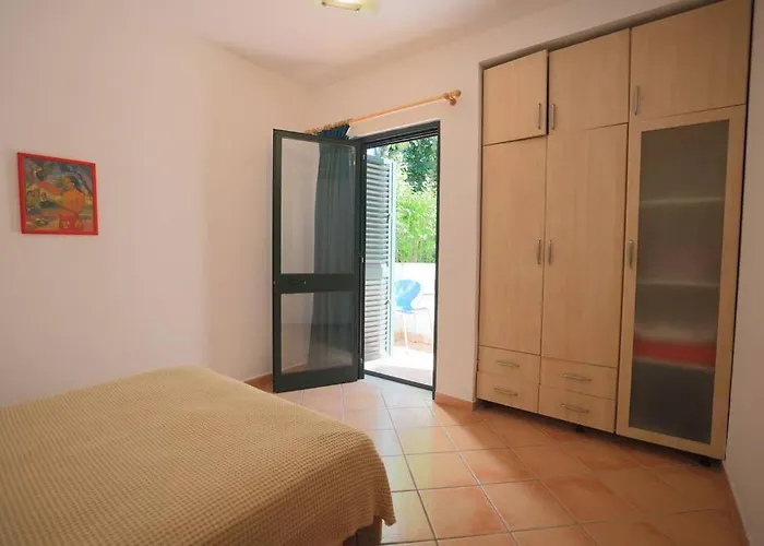 Blue Laguna Pines Retreat *