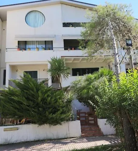 Blue Laguna Pines Retreat 펜션 골렘